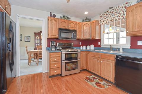 12 Josiah Dr, Upton, MA 01568 photo 2