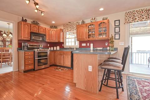 12 Josiah Dr, Upton, MA 01568 photo 4