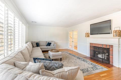 40 Edgewater Ln, Needham, MA 02492 photo 16