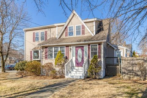 3 Willow St, Reading, MA 01867 photo 4
