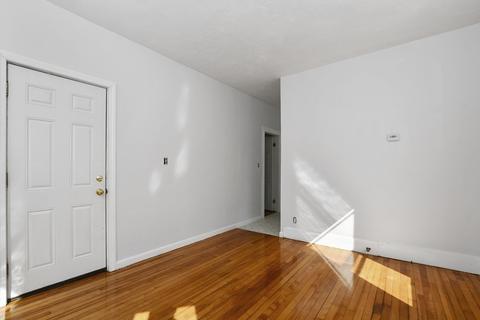 8 Lund St, Worcester, MA 01607 photo 4