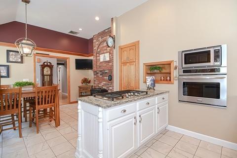 143 South St, Upton, MA 01568 photo 10