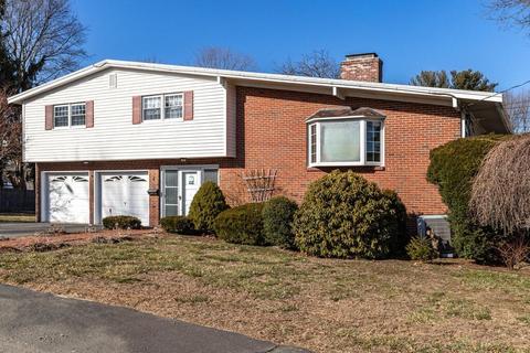 2 Darrell Dr, Randolph, MA 02368 photo 3