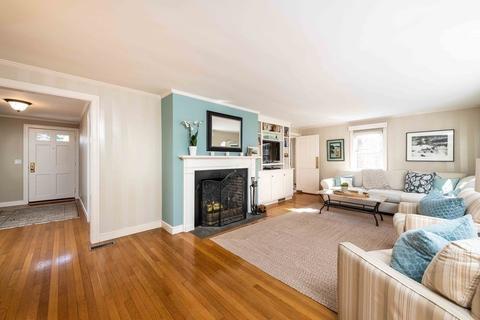 5 Great Plain Ave, Wellesley, MA 02482 photo 2