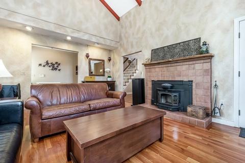 137 Chestnut St, Upton, MA 01568 photo 4