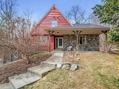 137 Chestnut St, Upton, MA 01568 photo 1