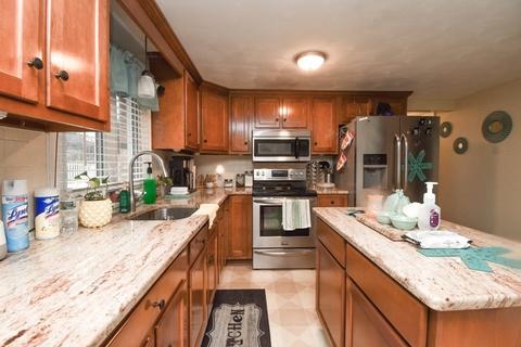 82 Chilson St, Springfield, MA 01118 photo 5