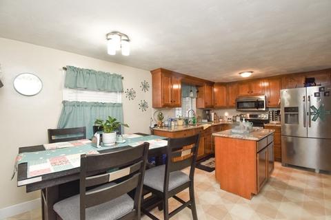82 Chilson St, Springfield, MA 01118 photo 4