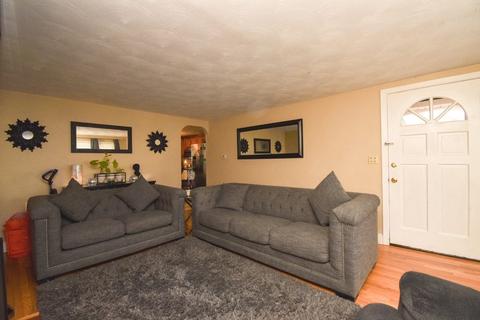 82 Chilson St, Springfield, MA 01118 photo 13