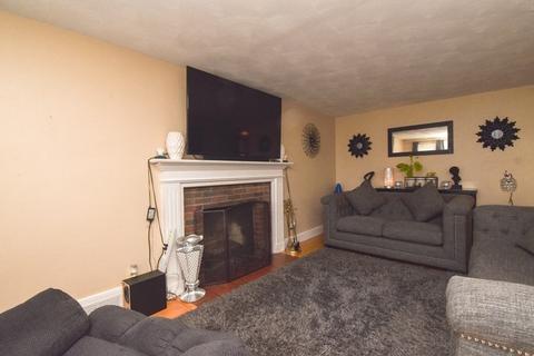 82 Chilson St, Springfield, MA 01118 photo 11