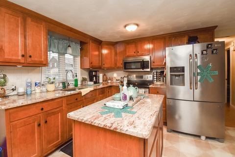 82 Chilson St, Springfield, MA 01118 photo 6