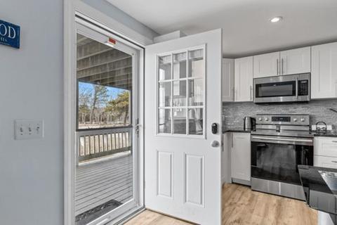 470 Sea St #2A, Hyannis, MA 02601 photo 3
