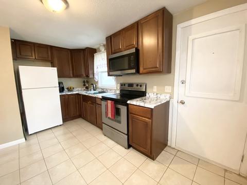 83 Granby St, Springfield, MA 01108 photo 5