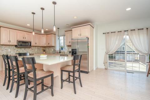 27 Prospect St, Upton, MA 01568 photo 2