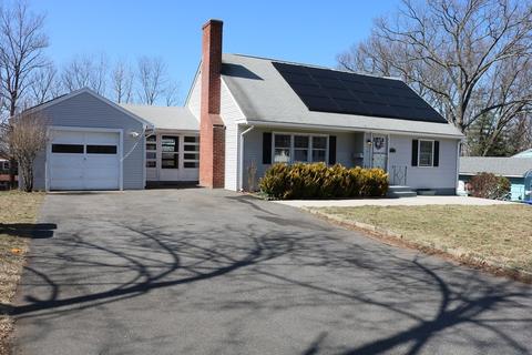 172 E Allen Ridge Rd, Springfield, MA 01118 photo 1