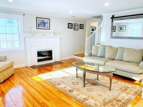 29 Bond St, Reading, MA 01867 photo 5