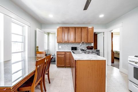 19 Bonner St, Chicopee, MA 01013 photo 5