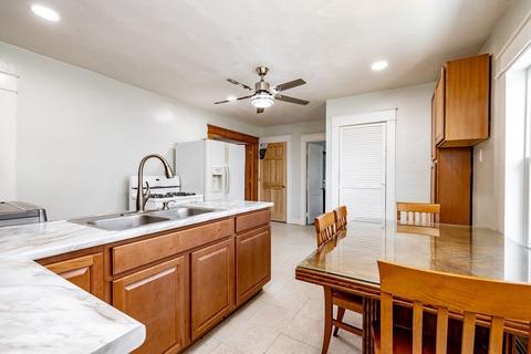 19 Bonner St, Chicopee, MA 01013 photo 4