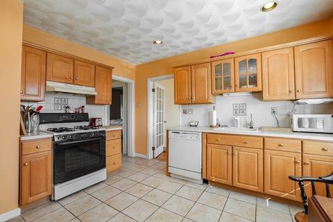 35 Lindale, Dedham, MA 02026 photo 9