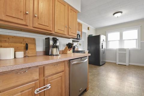2 Woods Ave, Worcester, MA 01606 photo 6
