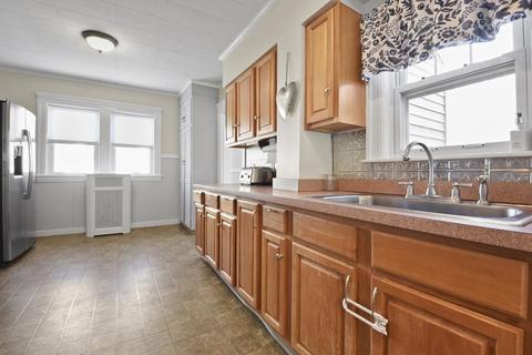 2 Woods Ave, Worcester, MA 01606 photo 4
