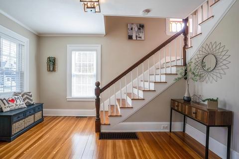 16 Grand St, Reading, MA 01867 photo 4
