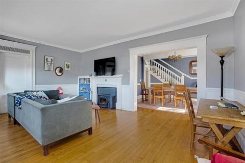 32 Smith St, Marblehead, MA 01945 photo 5