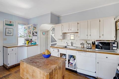 32 Smith St, Marblehead, MA 01945 photo 10