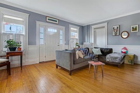 32 Smith St, Marblehead, MA 01945 photo 2
