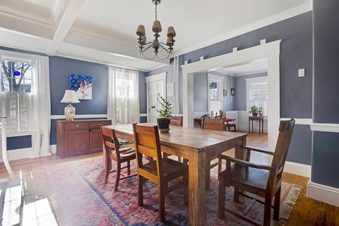 32 Smith St, Marblehead, MA 01945 photo 8