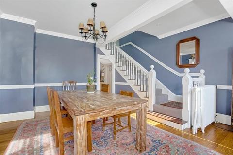 32 Smith St, Marblehead, MA 01945 photo 6