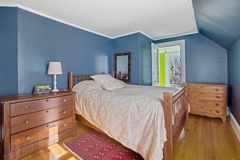 32 Smith St, Marblehead, MA 01945 photo 12