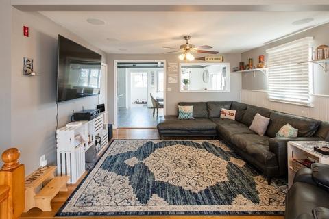 33 Green St, Gloucester, MA 01930 photo 3