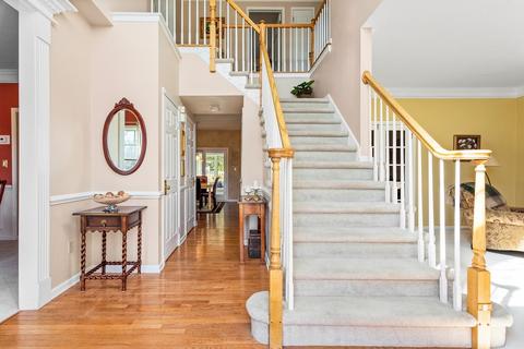 1 Dover Cir, Franklin, MA 02038 photo 2
