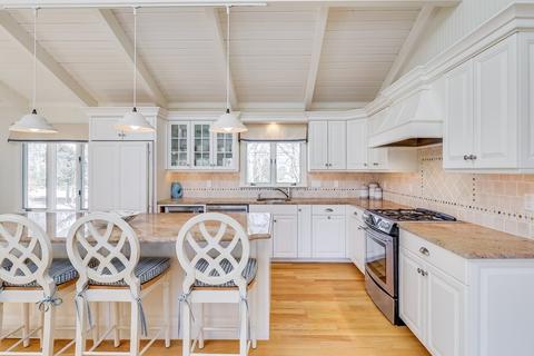 9 Bight Cir, Mashpee, MA 02649 photo 13