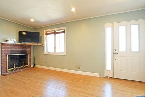 67 Upton Rd, Waltham, MA 02452 photo 5