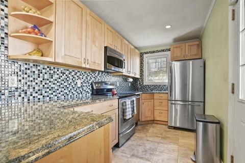 67 Upton Rd, Waltham, MA 02452 photo 6