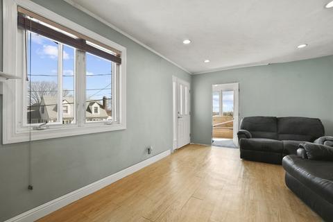 67 Upton Rd, Waltham, MA 02452 photo 4