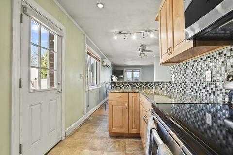67 Upton Rd, Waltham, MA 02452 photo 9