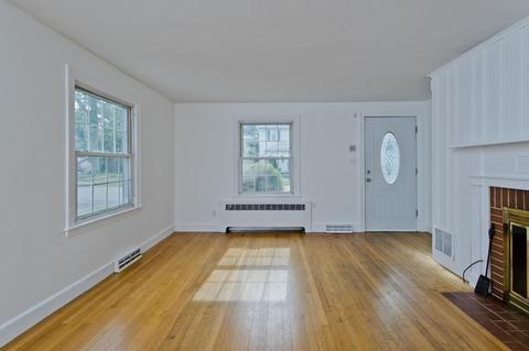27 Brighton St, Springfield, MA 01118 photo 8