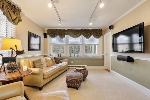 43 Overbrook Dr, Wellesley, MA 02482 photo 8