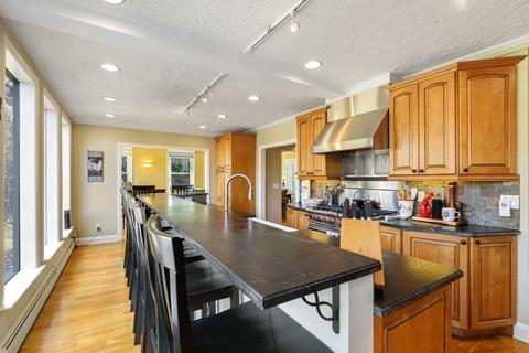 43 Overbrook Dr, Wellesley, MA 02482 photo 3