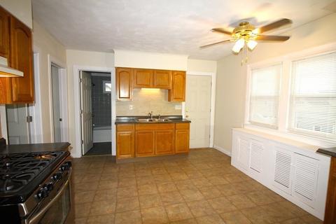 31 Langdon St, Springfield, MA 01104 photo 6