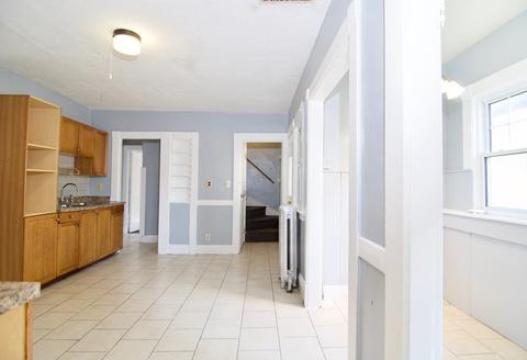 17 Coomes St, Springfield, MA 01108 photo 4