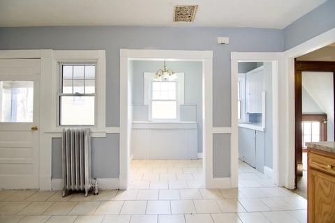 17 Coomes St, Springfield, MA 01108 photo 5