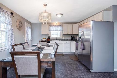 65 Arthur St, Springfield, MA 01104 photo 3