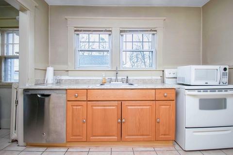 34 Geneva St, Springfield, MA 01151 photo 12