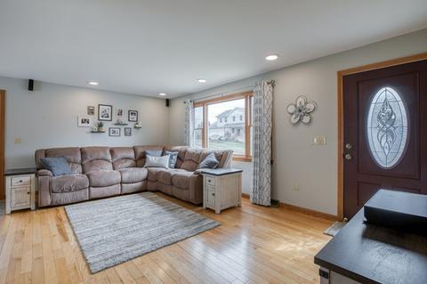 102 Anson St, Chicopee, MA 01020 photo 3