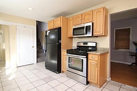 71 Liberty St, Danvers, MA 01923 photo 4