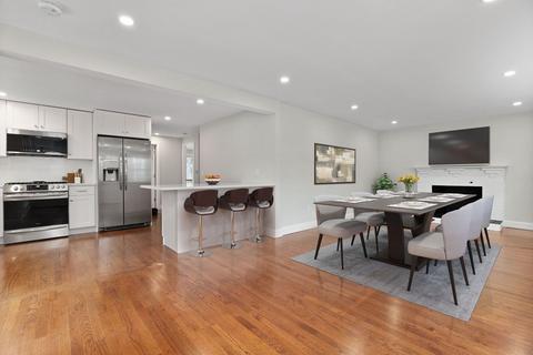 31 Jersey St, Dedham, MA 02026 photo 2